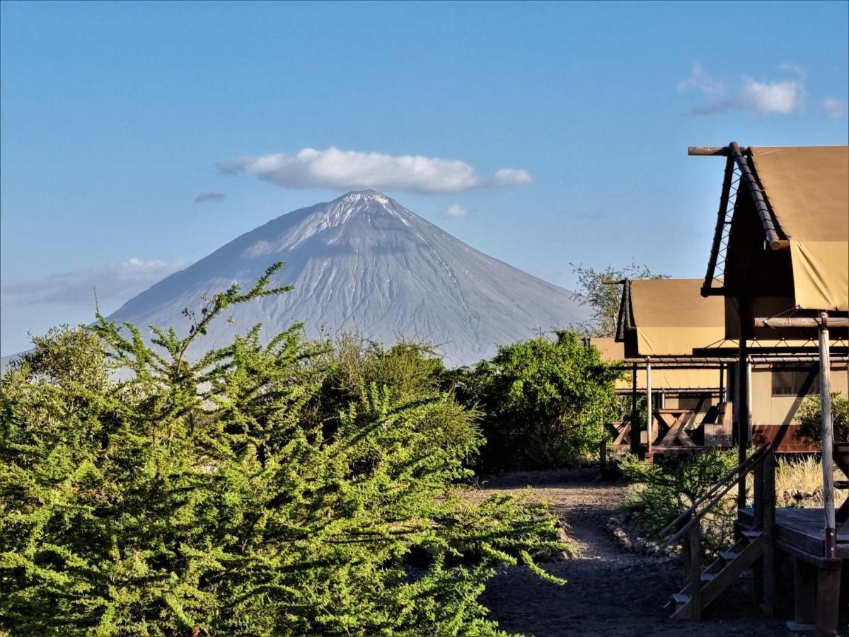 Africa Safari Lake Natron Mtowabaga Bagian luar foto
